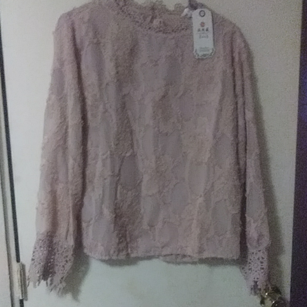 NWT- simple yet elegant mauve blouse